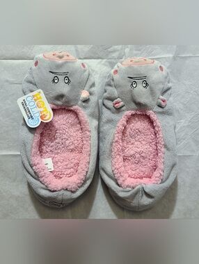 BNWT - Cozy Hugs - Hot Cold Dual-Comfort Technology Slippers